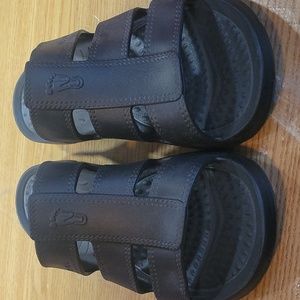 Nuu-sol, black, size 9 men's slides.
